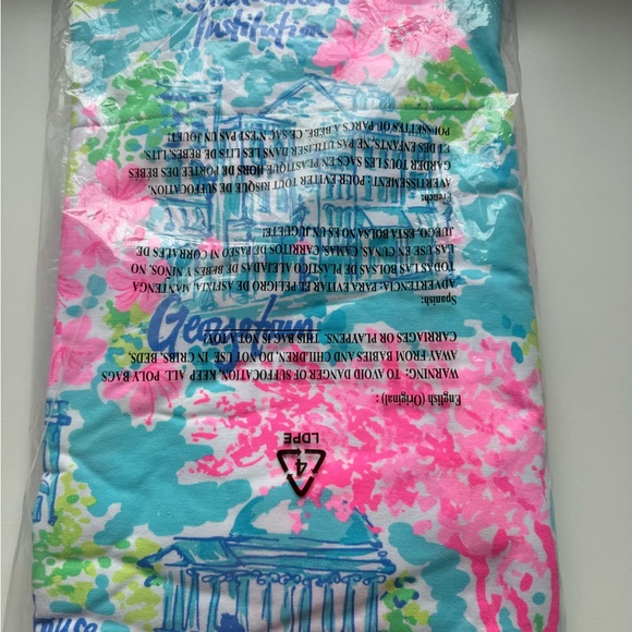 Brand New with Tag Lilly Pulitzer UPF 50+ Skipper Popover Lilly Loves DC, XL - Picture 5 of 5